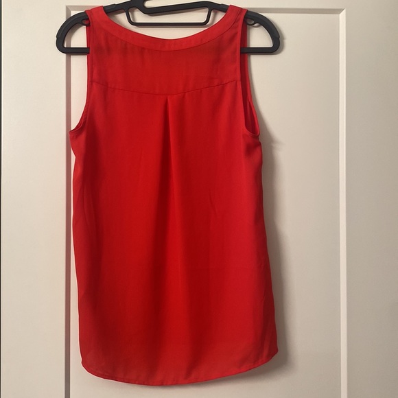Light guess sleeveless blouse - Picture 2 of 4